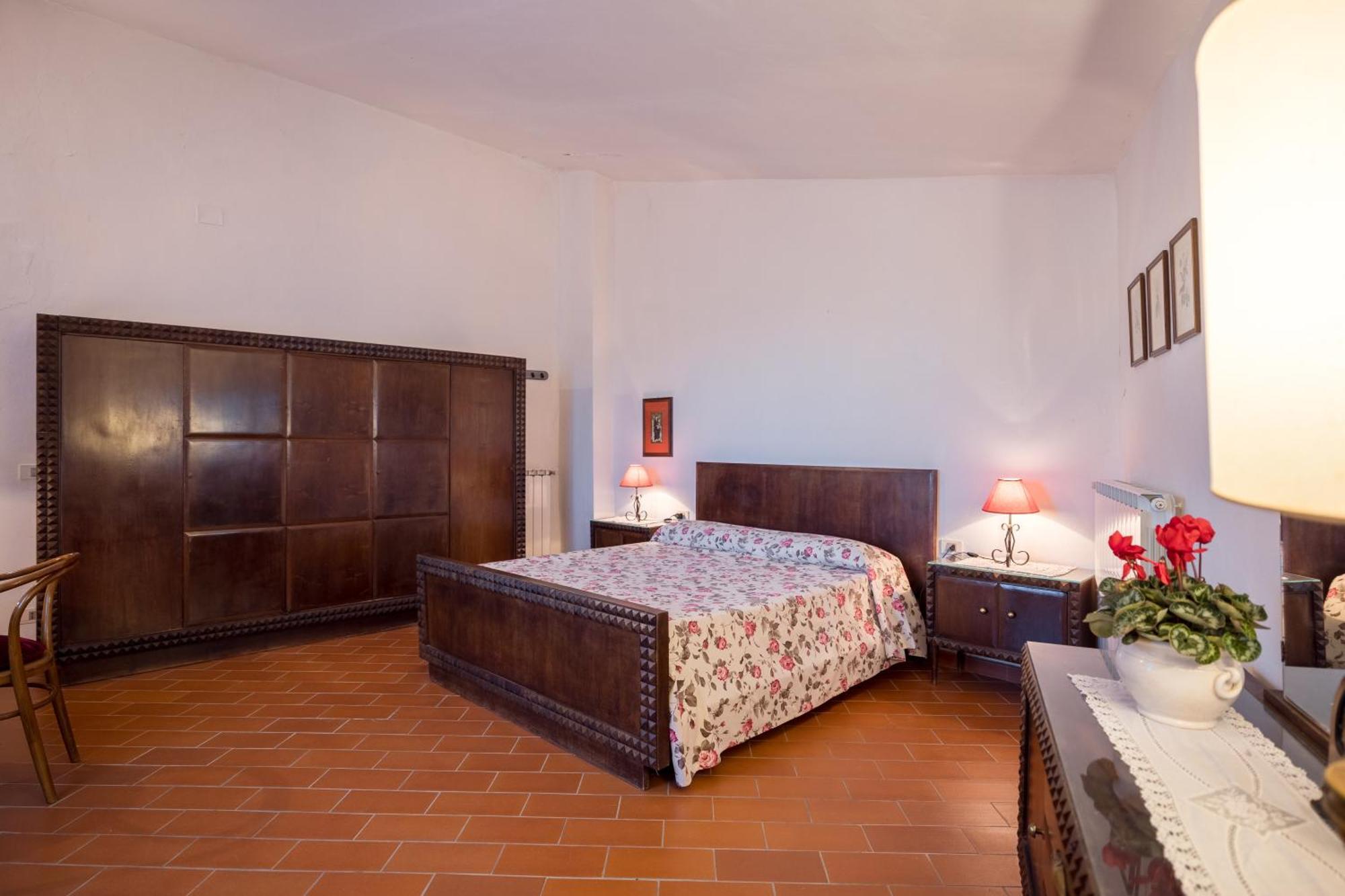 Spacious Estate In * San Gimignano